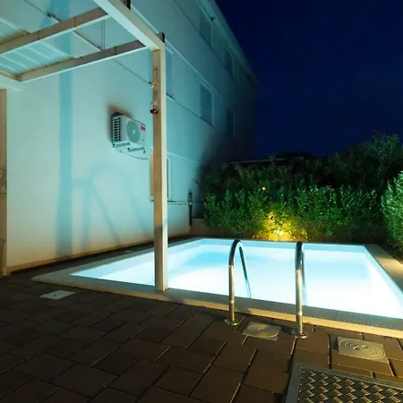 Samba With Private Pool Apartmán